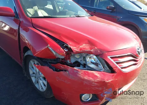2011 Toyota Camry Xle z USA, uszkodzony, nr VIN 4T4BF3EK0BR214549